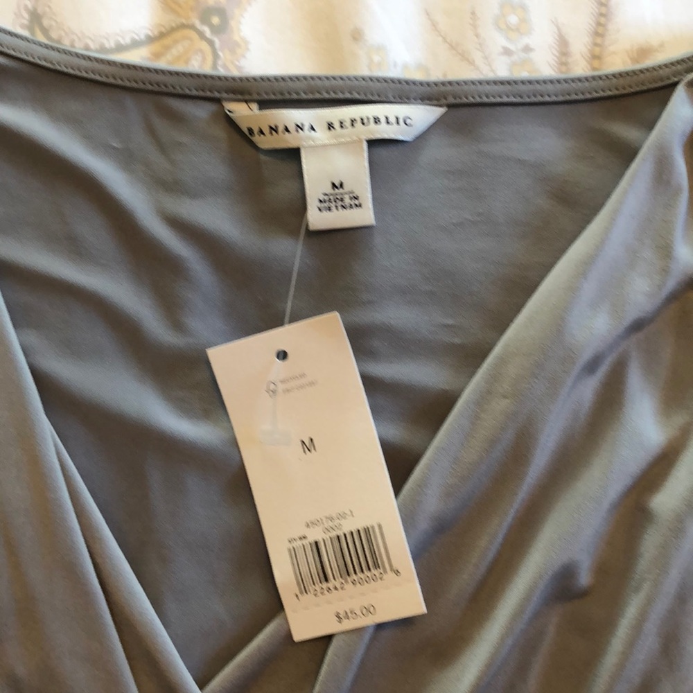 Banana Republic Silver sleeveless wrap top size M - Picture 3 of 3